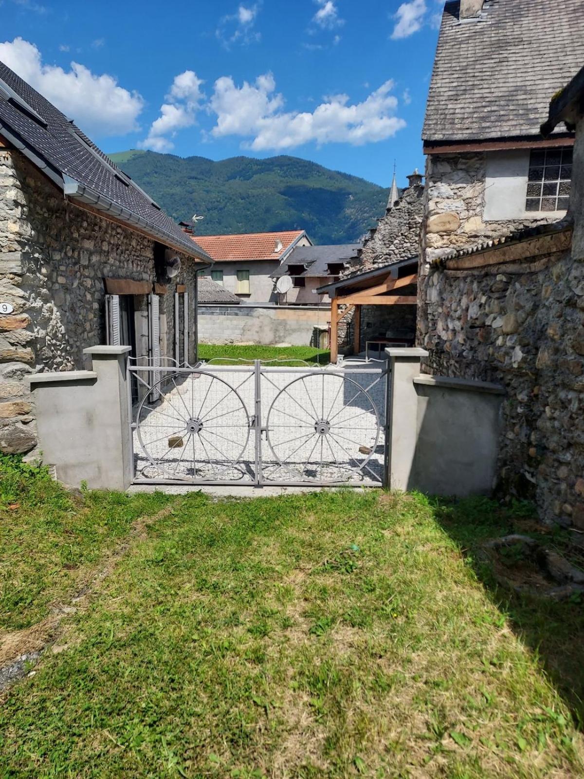 Maison De Village Au Pied Des Pyrenees Marignac  Eksteriør bilde